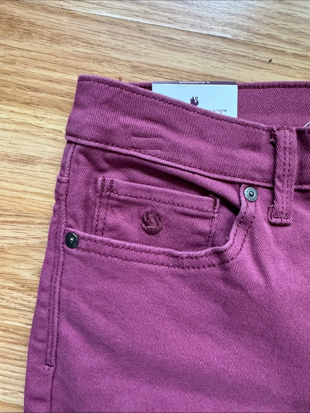 Gloria Vanderbilt 21” ‘Amanda’ Midrise Capris in Plum 🔅 Size 4